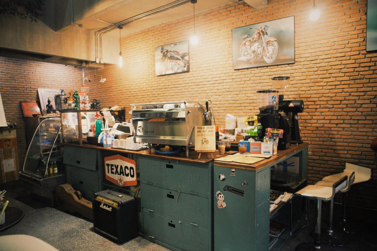 Labkoff Cafe And Hostel Kanchanaburi by Eksteriør bilde