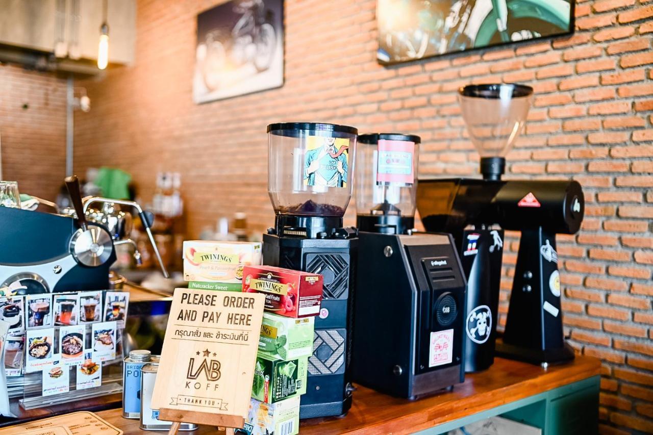 Labkoff Cafe And Hostel Kanchanaburi by Eksteriør bilde